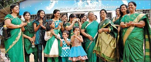 ஃபேஸ்புக் சேர்த்து வைத்த ஃபேமிலி !