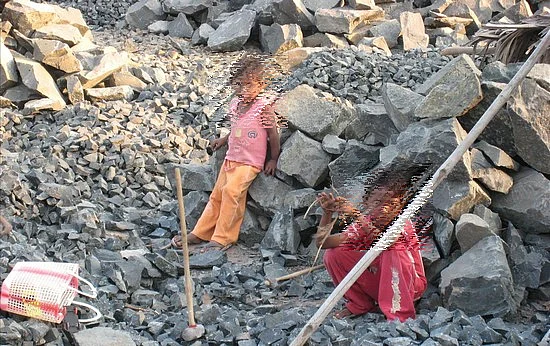 பள்ளியை மறந்தான்... பஞ்சாலையில் சேர்ந்தான்: குழந்தை தொழிலாளர் அவலம்!