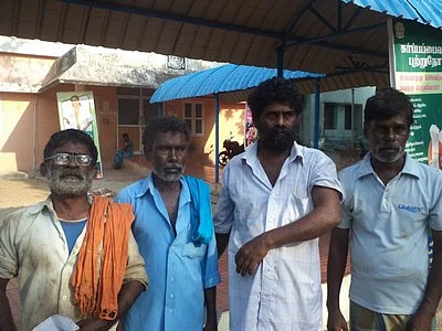 தமிழக மீனவர்கள் மீது இலங்கை கடற்படை தாக்குதல்!