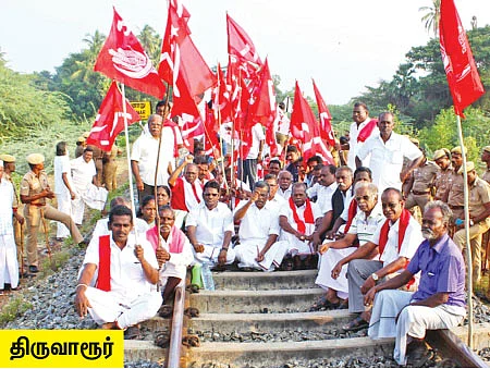 காவிரி நதிநீர்ப் பங்கீடு.... மத்திய அரசை மிரள வைத்த மறியல் போராட்டங்கள்!