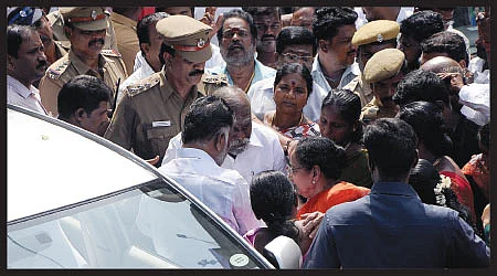 மிஸ்டர் கழுகு: ''பார்க்கவும் பிடிக்கலை... பேசவும் பிடிக்கலை!''