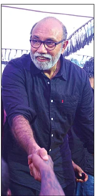 முதலில் வந்த விஜய்... ஆப்சென்ட் ஆன அஜித்!