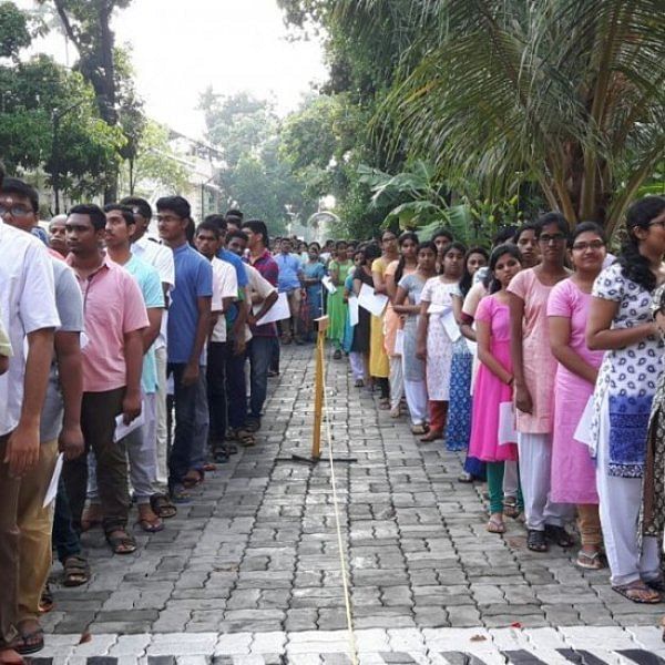 NEET மாணவர்கள்!