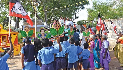 தொலைந்துபோன தேர்தல் திருவிழா! - கான்ட்ராக்டர்கள் கையில் கட்சிக் கூட்டம்...