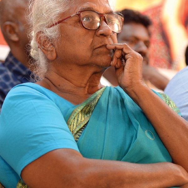 “என் மகனை விட்டுடுங்க... ஒரு ஓரமாக வாழ்ந்துக்கிறோம்”