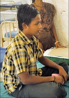 தலையில் அடித்த ஆசிரியர்... மனநிலை பாதித்த மாணவன்!