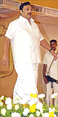 மகள்களுடன் மெளனப் போராட்டம்!