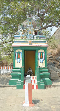 அரங்கனை மார்பில் தாங்கிய பிள்ளை லோகாச்சாரியார்