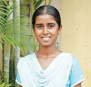 வீட்டில் வறுமை... மார்க்ஷீட்டில் செம்மை!