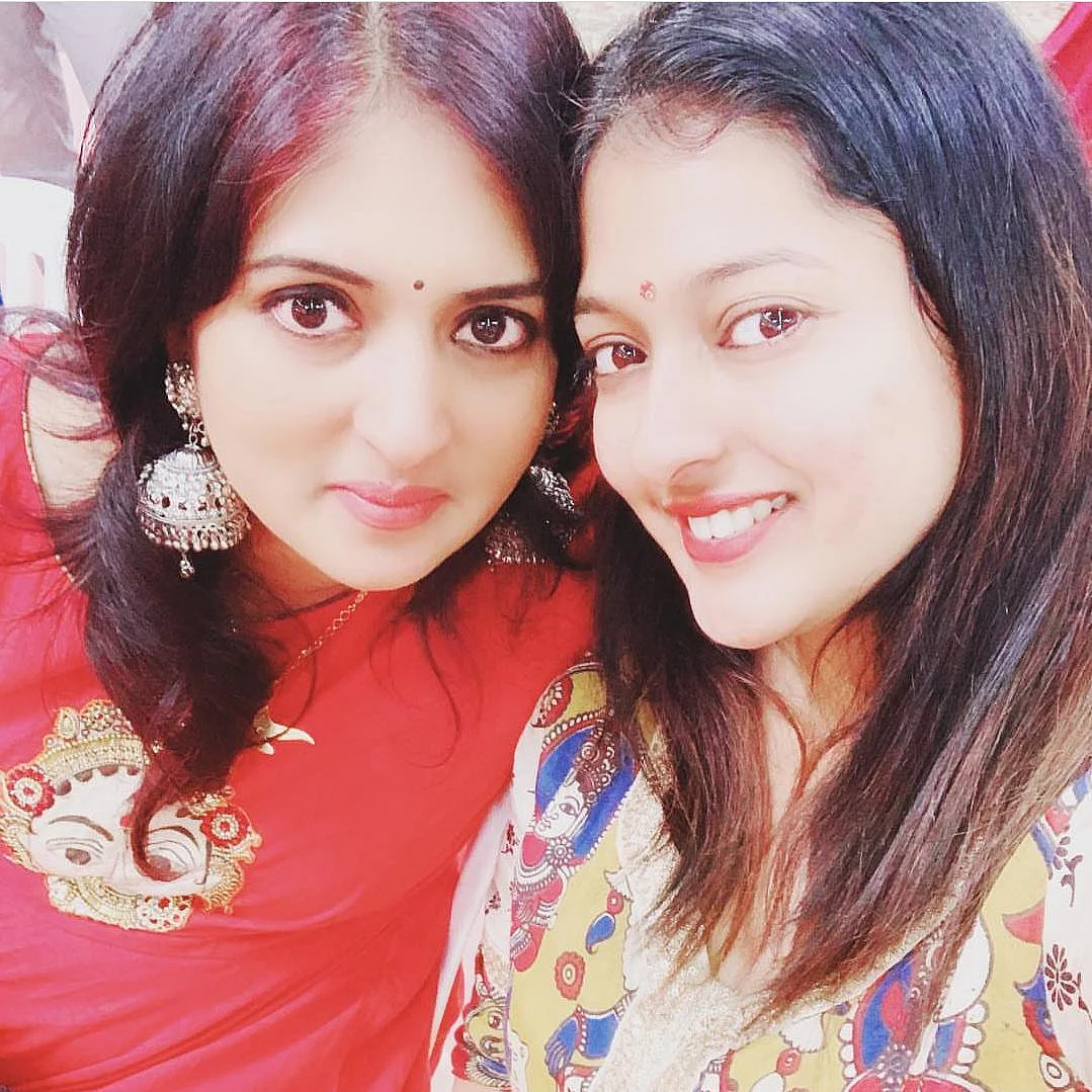 ``நிதானமே போதும்... பரபரப்பா ஓட வேண்டிய அவசியம் எனக்கில்லை!" - காயத்ரி ரகுராம்