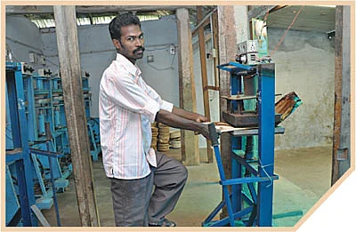 வாரம் ஒரு தொழில்! - பாக்குமட்டை பிளேட்!