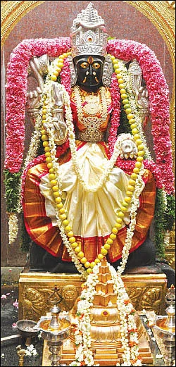 அம்மனுக்கு மஞ்சள் பொங்கல்!
