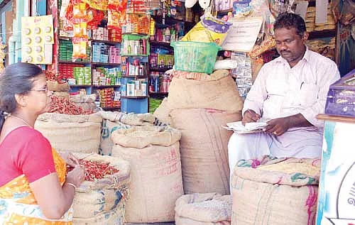 உள்ளூர் வியாபாரியா...உலக சர்வாதிகாரியா..?