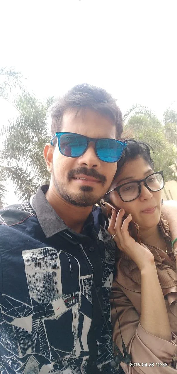 ``வீட்டைவிட்டு துரத்திட்டா... ஒரு வருடமா ஆசிரமத்துல இருக்கேன்!" - தேவி கிருபாவின் அம்மா கிரிஜா