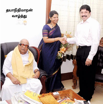 மிஸ்டர் கழுகு: ''சும்மா... கமா போடாதீங்க தாத்தா!''