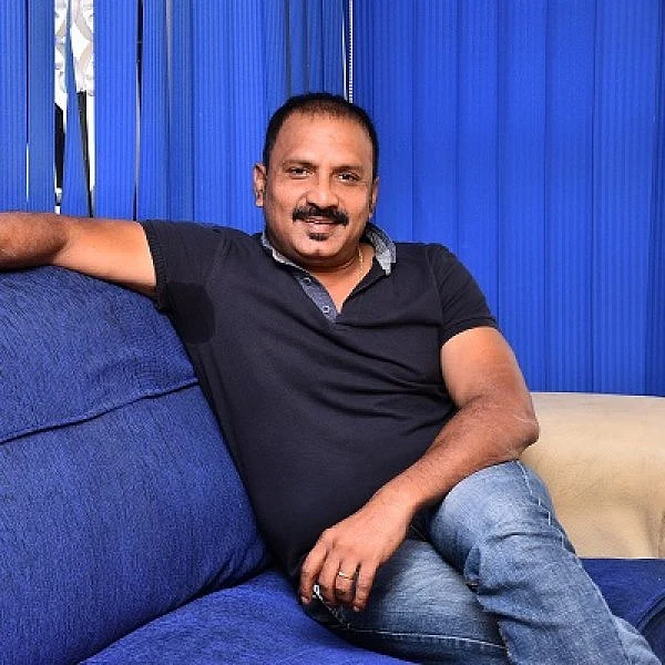 ``பெண்களுக்கு ஹாஸ்டல், ஆண்களுக்கு மேன்சன் நடத்திட்டு இருக்கேன்..!’’ - `அப்போ-இப்போ’ கதை சொல்கிறார் ‘கிழக்குச் சீமையிலே’ விக்னேஷ் பகுதி-2