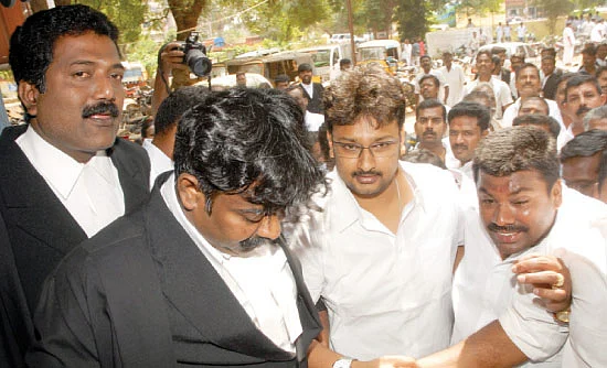 ''உங்களைவிட என் படை பெருசுப்பா!''