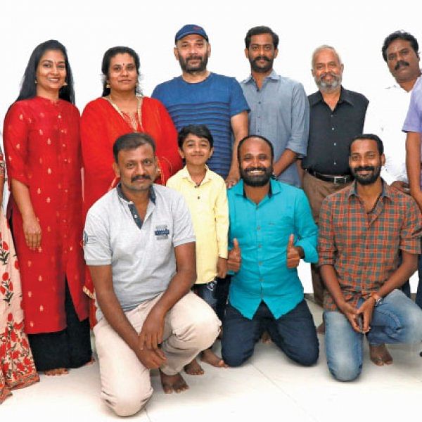 ஒரு வீடு... ஒரு குடும்பம்... ஒரு குழு!