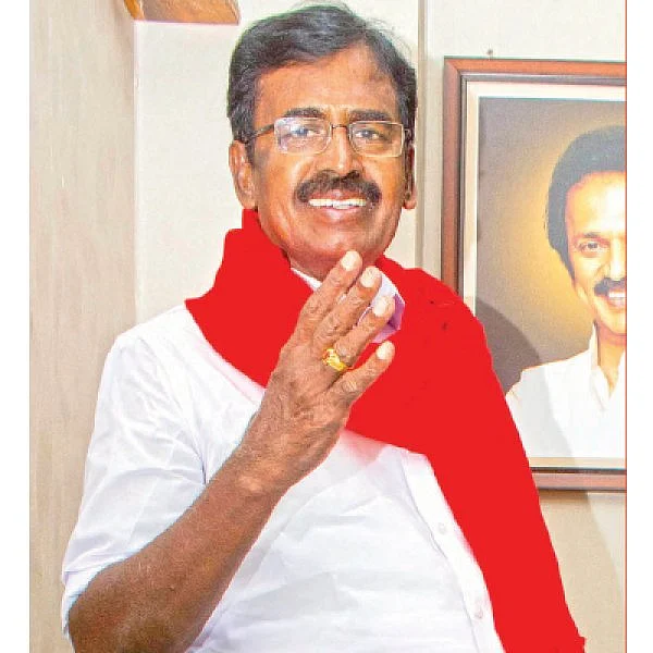 ஆமாம்... நான் சசிகலா உறவினர்தான்! - பழனிமாணிக்கம் ‘பளிச்’