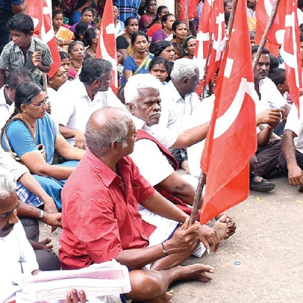 “எஸ்.டி.யாகப் பிறந்தது எங்கள் தவறா?”