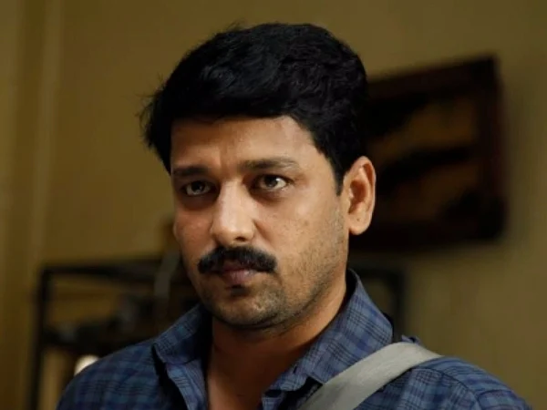 அவர இம்ப்ரஸ் பண்ணி உதவி இயக்குநர் ஆகிடலாம்னு நெனச்சேன், ஆனா! - `குரங்கு பொம்மை’ ரசிகர்