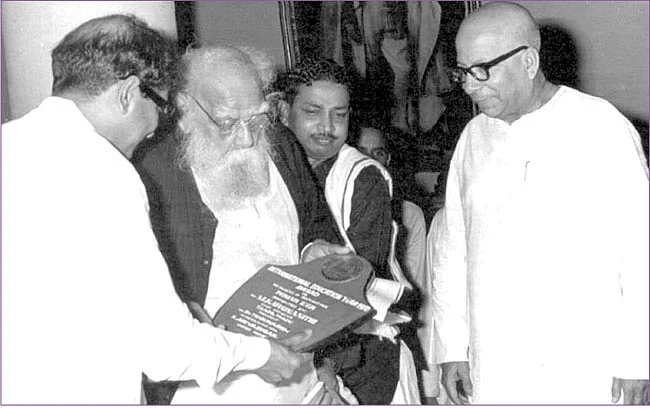 யுனெஸ்கோ விருது பெரியாருக்கு வழங்கப்படவில்லையா? - வெடிக்கும் சர்ச்சை!