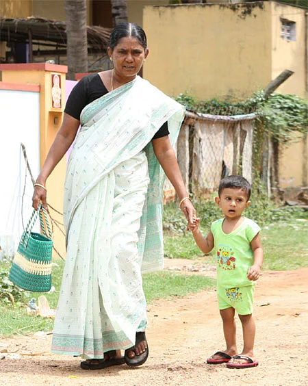 பேரனின் விரல் பிடிக்க...