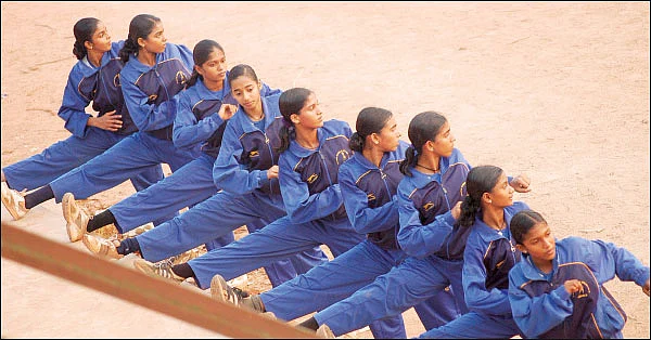 தங்கப் பெண்கள் c/o உஷா சேச்சி