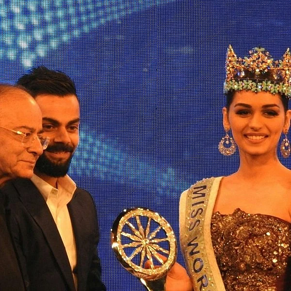 உலக அழகி மனுஷி சில்லரின் கேள்விக்கு கேப்டன் விராட் கோலி அளித்த பளீச் பதில்!