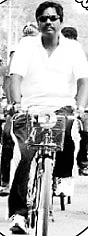 ஓரம் போ.. விஸ்வநாதன் வண்டி வருது!