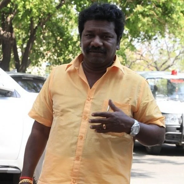 `மன்னிப்பை அறிக்கையாக வெளியிடுங்கள்!’ - கருணாஸ் மீது பாயும் `ராக்கெட்’ ராஜா