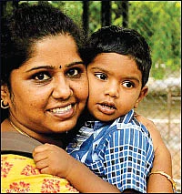 குழந்தைகள் உங்களைப் பார்த்துக்கொண்டே இருக்கிறார்கள்!