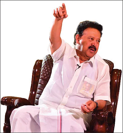 “அடித்த காற்றில் பறந்து வந்தவர் சுதீஷ்!”