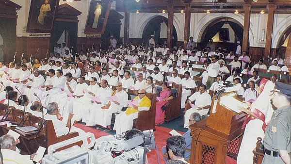 தமிழகத்தின் தலைக்கு மேல் தொங்கும் கத்தி... மிரட்டும் செக்ஷன் 356