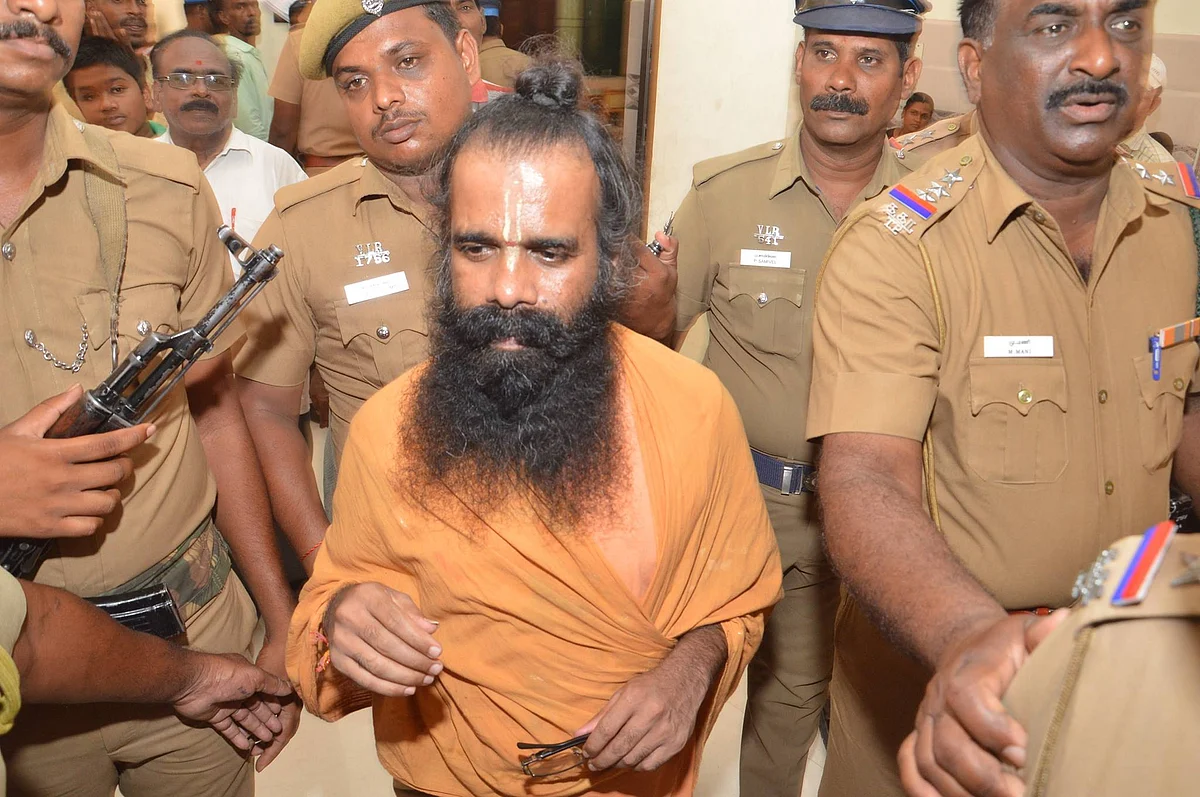 காவி உடையில் நீதிமன்றத்தில் ஆஜரானார் நளினி கணவர் முருகன்