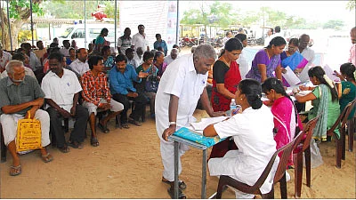 டாக்டர் விகடனின் நாடி பிடித்து நலம் விசாரிப்பும் நெகிழ்ந்து உருகிய கடலூர் வாசிகளும்...