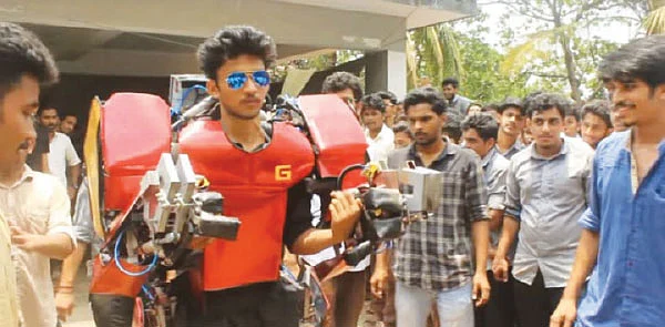 ``ஞான் அயர்ன் மேனாக்கும்''