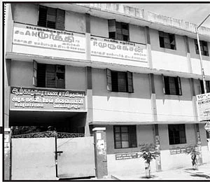 தமிழுக்கு ஆசிரியர்கள் வேண்டாம்.. நோட்ஸ் போதும்