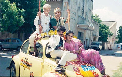 கரகாட்டக்காரன் முதல் டோரா வரை...ஸ்க்ரீனில் கலக்கிய கார்கள்!