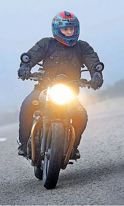 இவன் வேற மாதிரி!