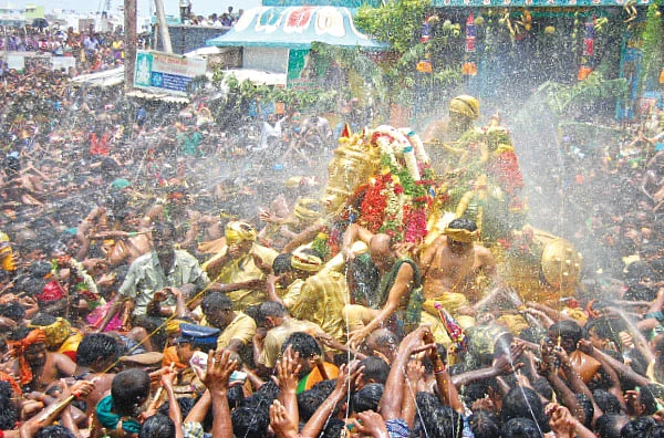 மதுர மண்ணு செய்யுற மாயமப்பு!