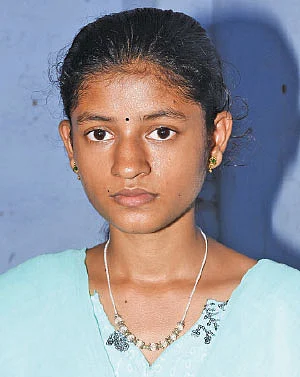 வீட்டில் வறுமை... மார்க்ஷீட்டில் செம்மை!