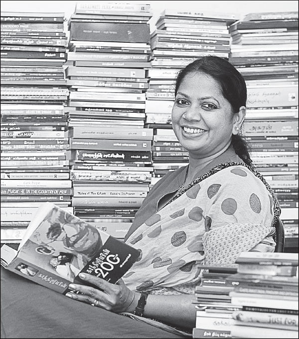 “புத்தகத்தின் வழியே சக மனிதர்களை நெருங்கலாம்!” - சல்மா