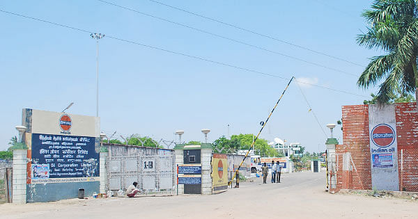 கத்தி போய், வாள் வந்தது ...