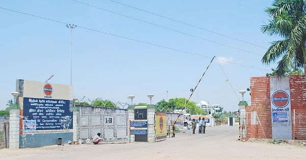 கத்தி போய், வாள் வந்தது ...