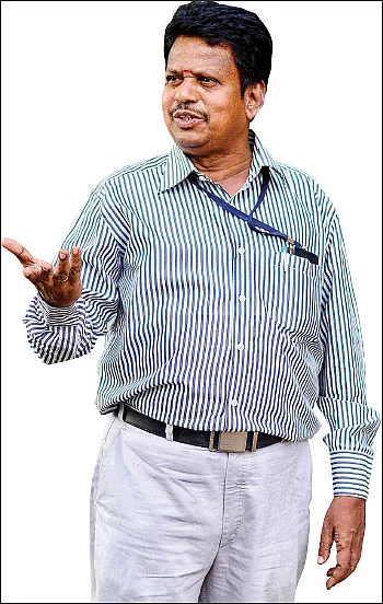 “நாலுபேரு உன்னைப் பார்த்து வணக்கம் சொல்லணும்!”