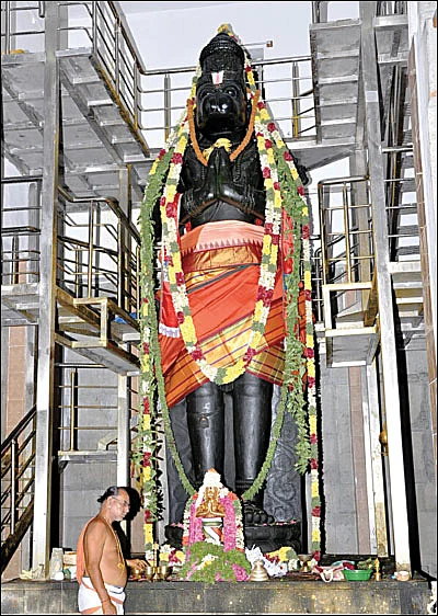 ஆஞ்சநேய ரக்ஷமாம்...
