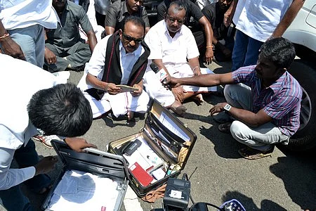 வைகோவுடன் தகராறு செய்த சப்-இன்ஸ்பெக்டர் அதிரடி டிரான்ஸ்பர்!