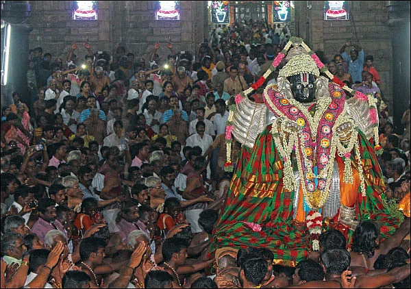 கனம் கூடும்... திருமுகம் வியர்க்கும்! - நாச்சியார்கோவில் கருடசேவை அற்புதம்