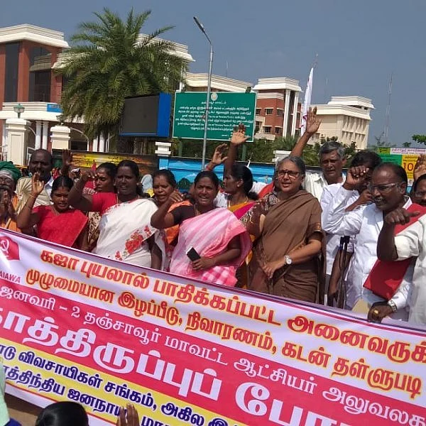 `நிவாரணப் பொருள்கள் பேக் செய்வதிலும் ஊழல்!’ - அ.தி.மு.க அரசை விளாசும் வாசுகி